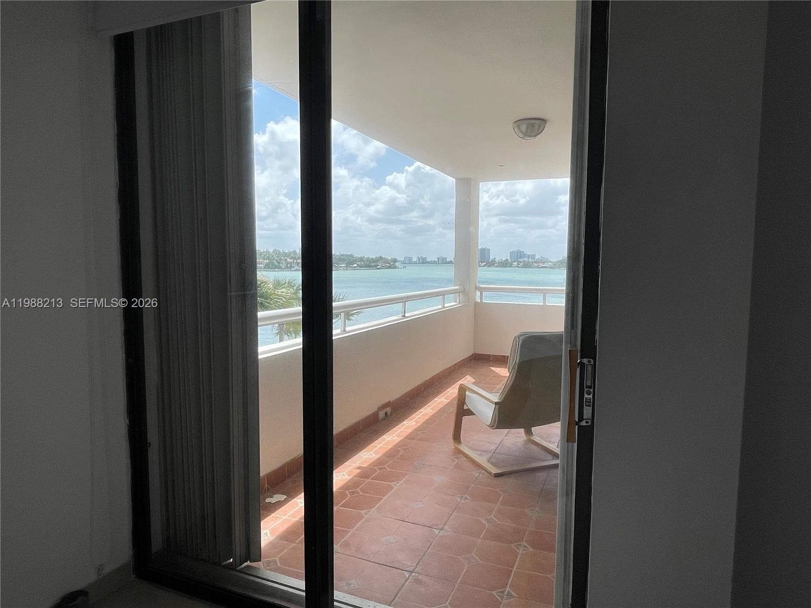 A11988213 — Miami Beach — 8