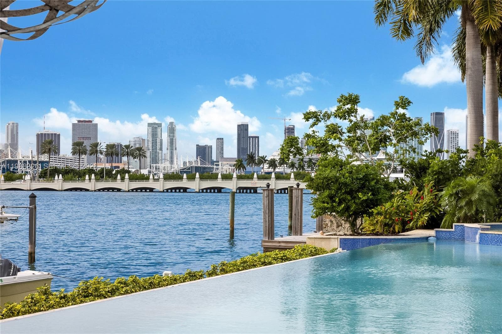 A11988326 — Miami Beach