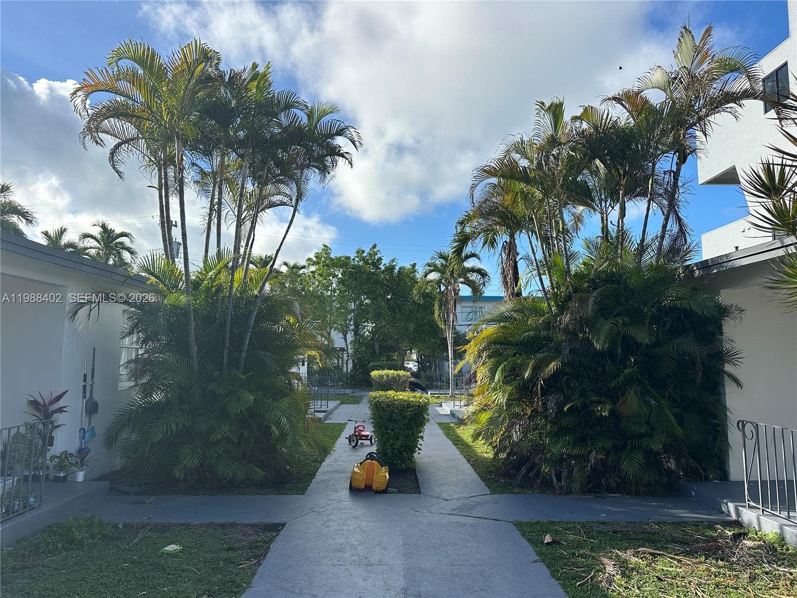 A11988402 — Miami Beach — 2