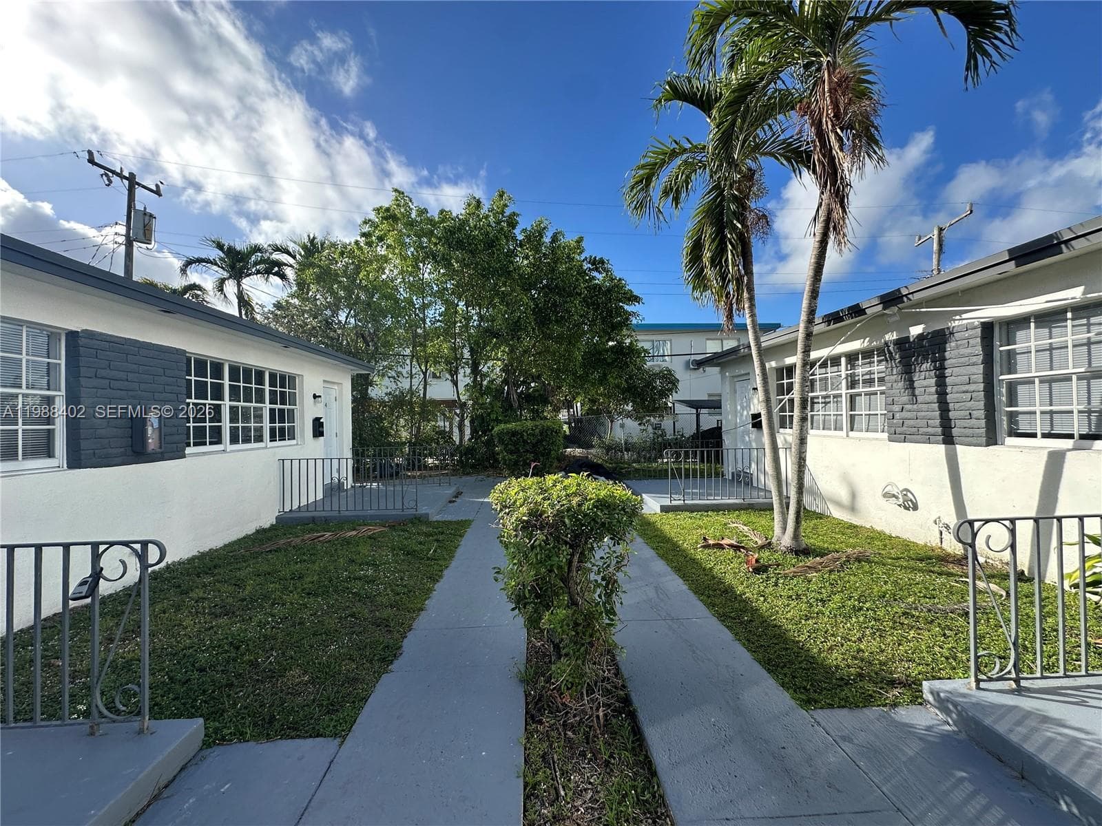 A11988402 — Miami Beach