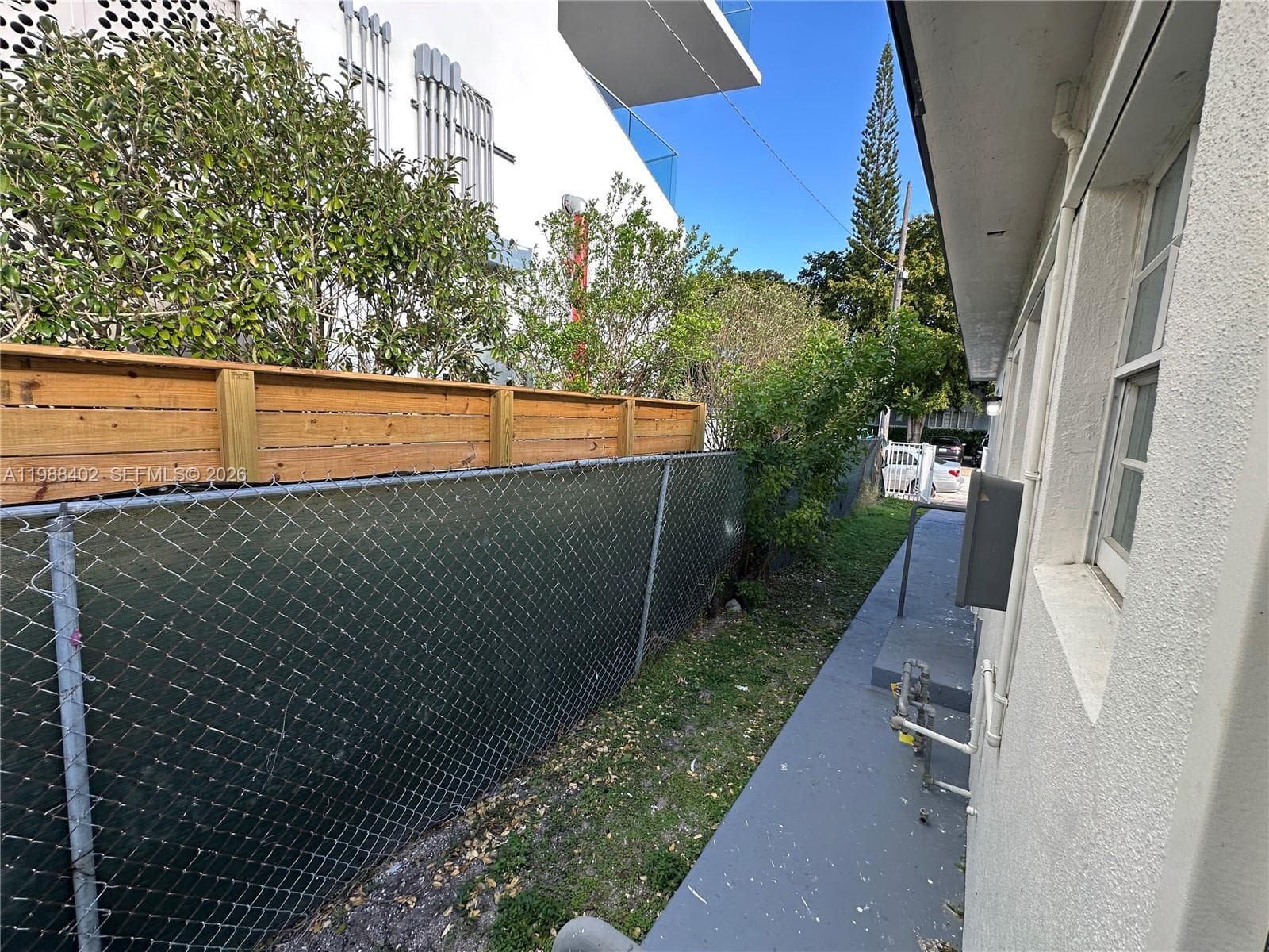 A11988402 — Miami Beach — 11