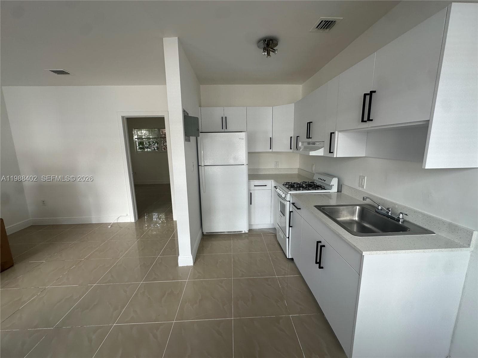 A11988402 — Miami Beach — 4