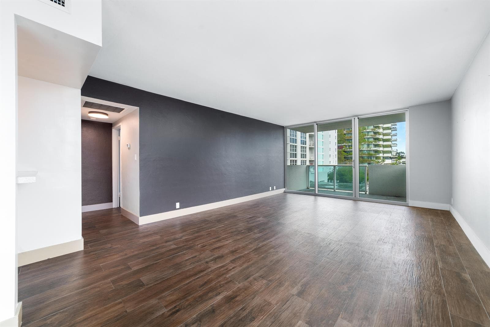 B26006179 — Miami Beach — 17