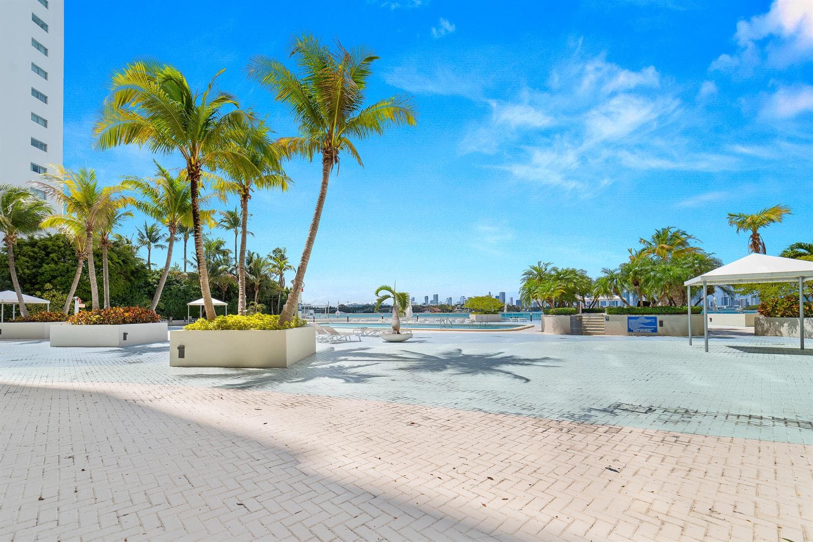 B26006179 — Miami Beach — 47
