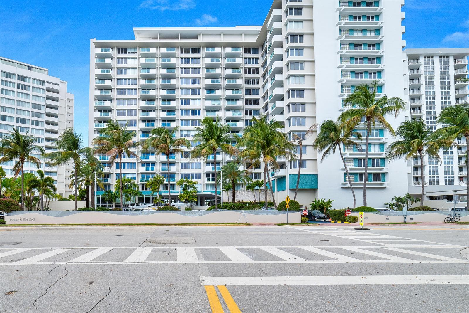 B26006179 — Miami Beach — 36