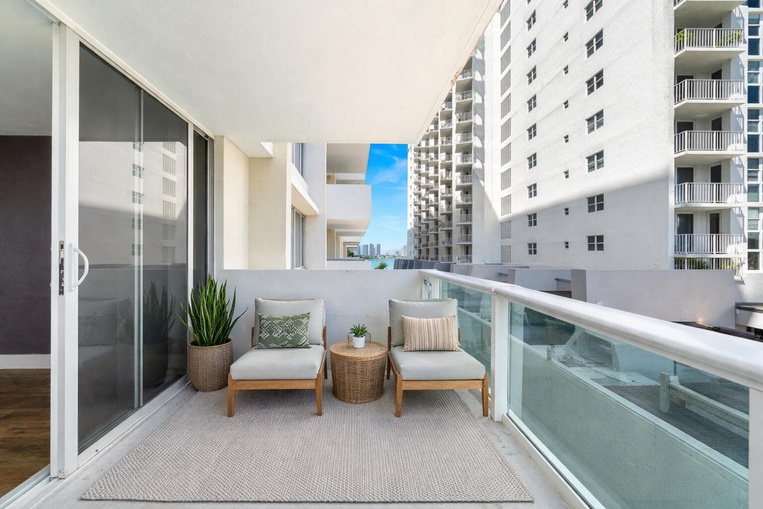 B26006179 — Miami Beach — 9