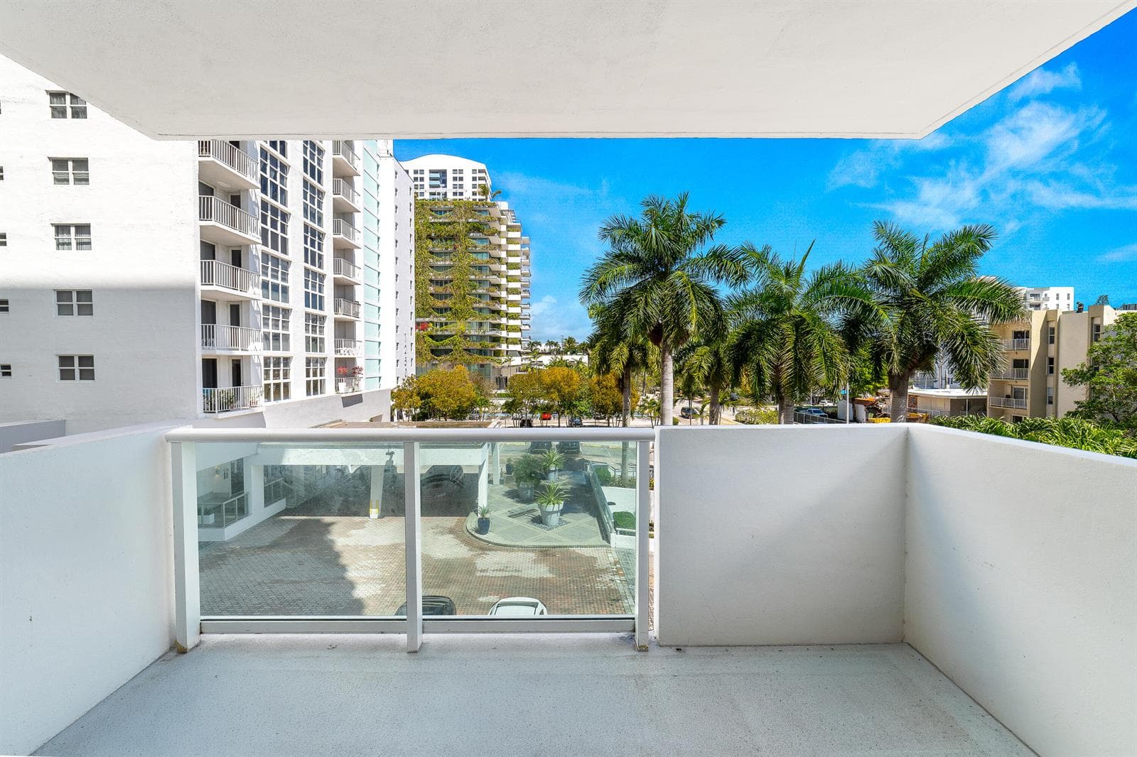 B26006179 — Miami Beach — 31