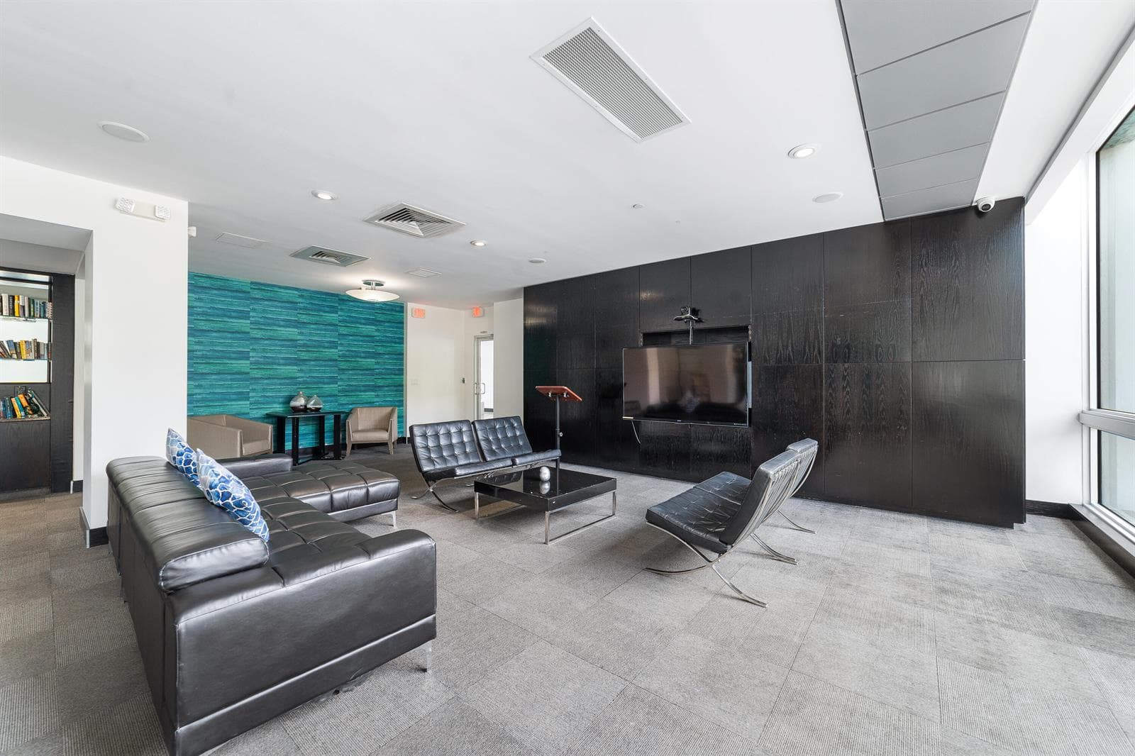 B26006179 — Miami Beach — 64