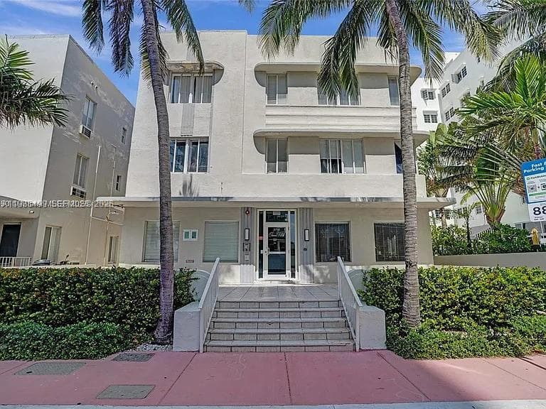 A11988499 — Miami Beach