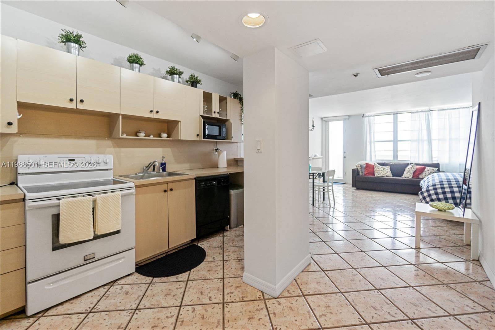 A11988501 — Miami Beach — 6