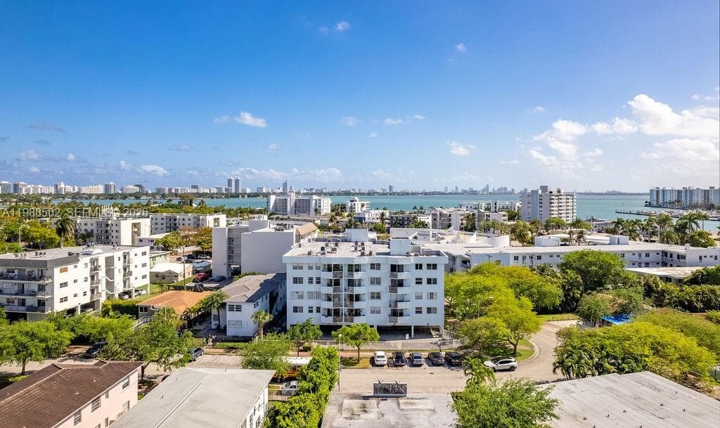 A11988502 — Miami Beach