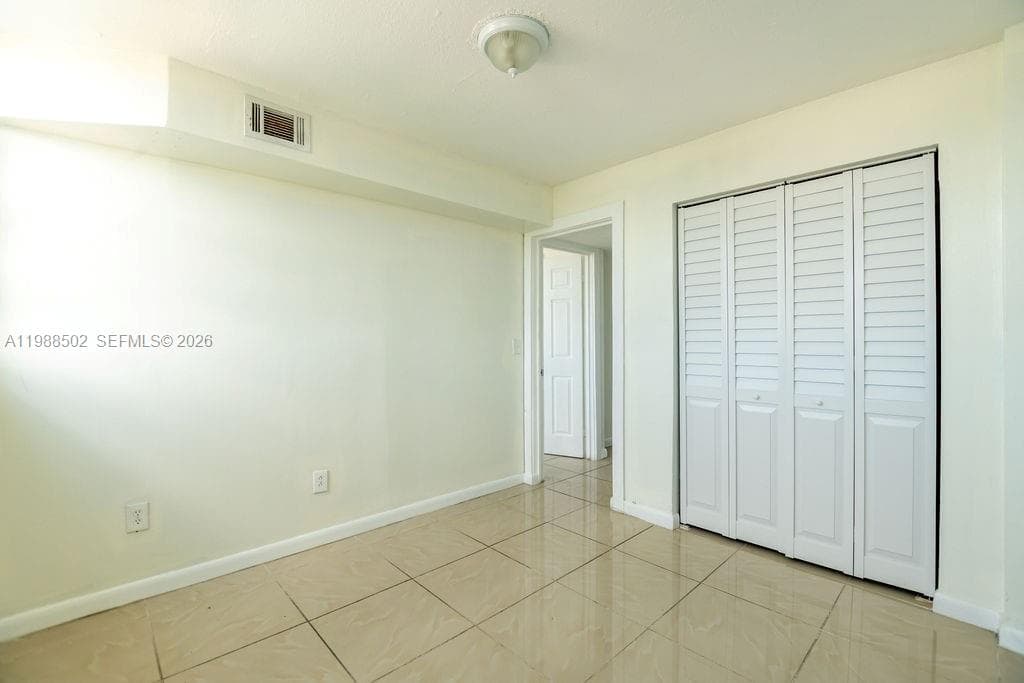 A11988502 — Miami Beach — 28