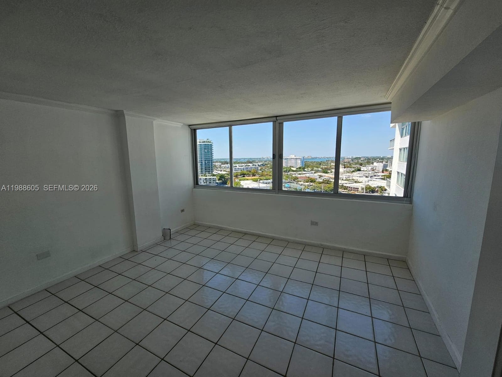A11988605 — Miami Beach — 4