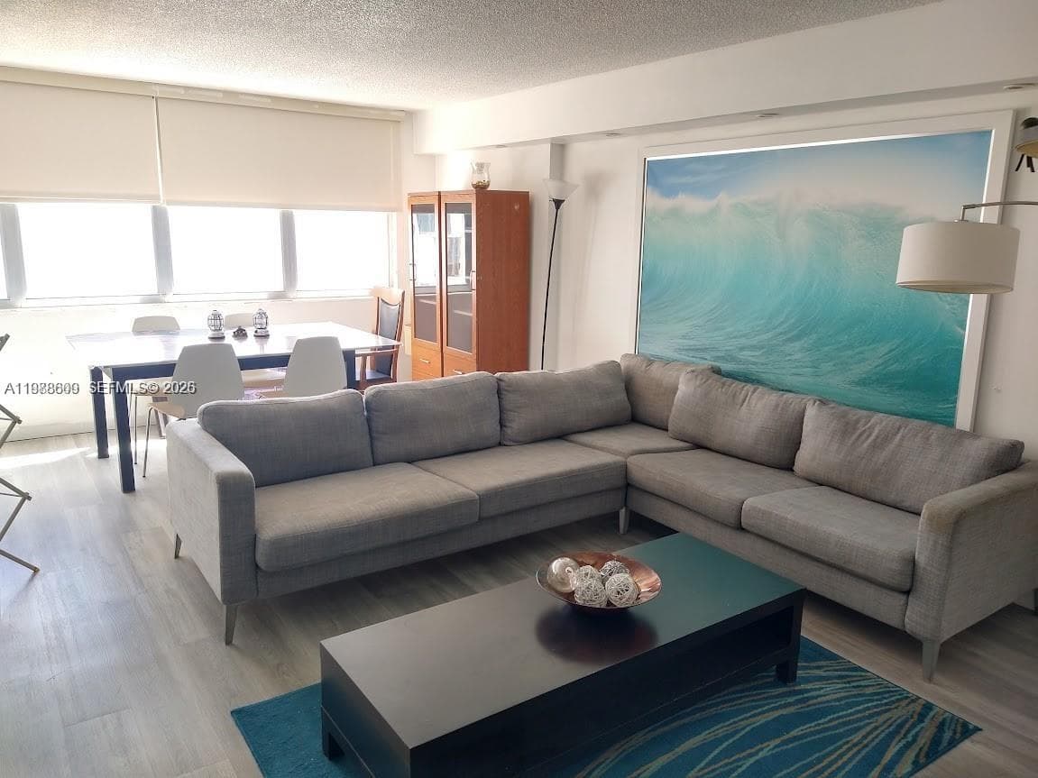 A11988609 — Miami Beach — 6