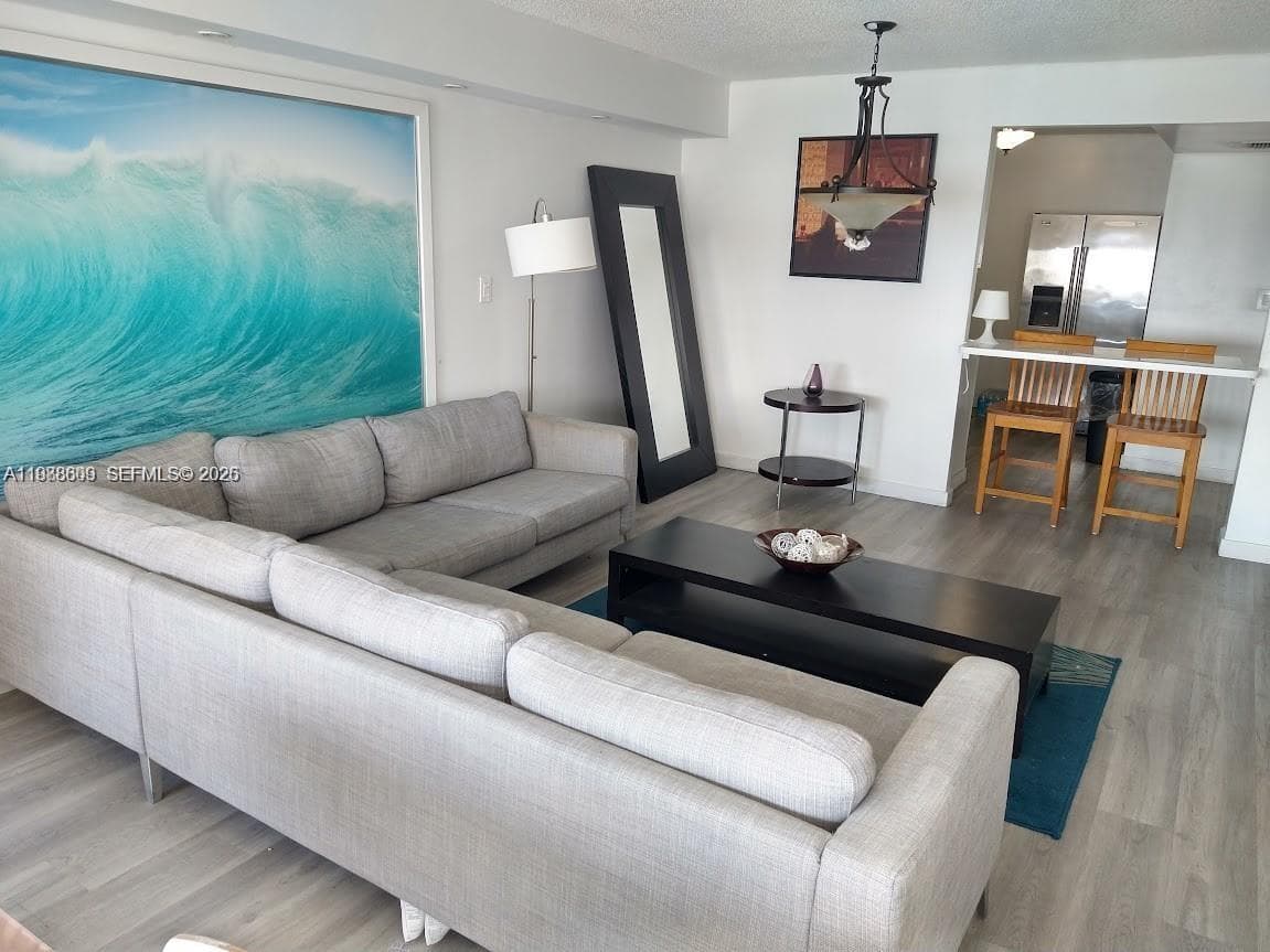 A11988609 — Miami Beach — 7