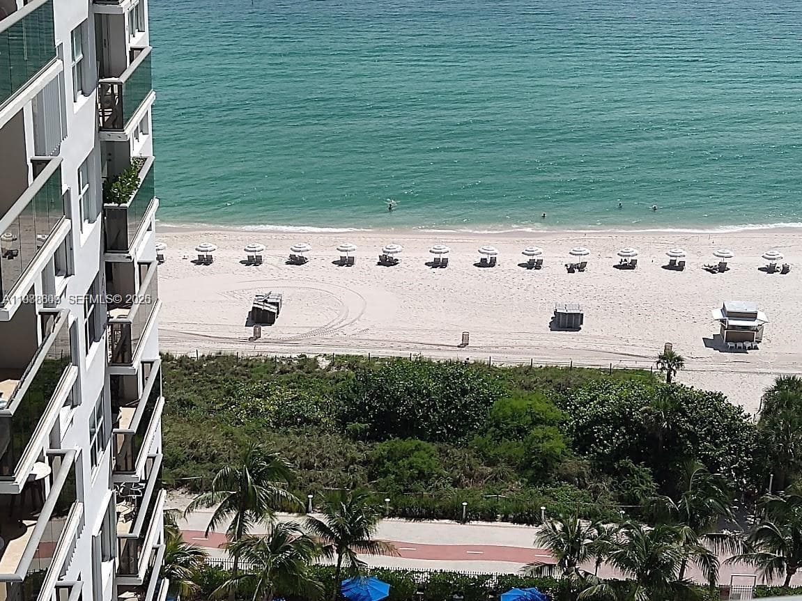 A11988609 — Miami Beach