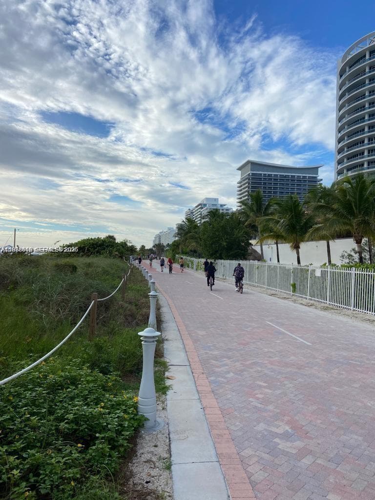 A11988609 — Miami Beach — 18