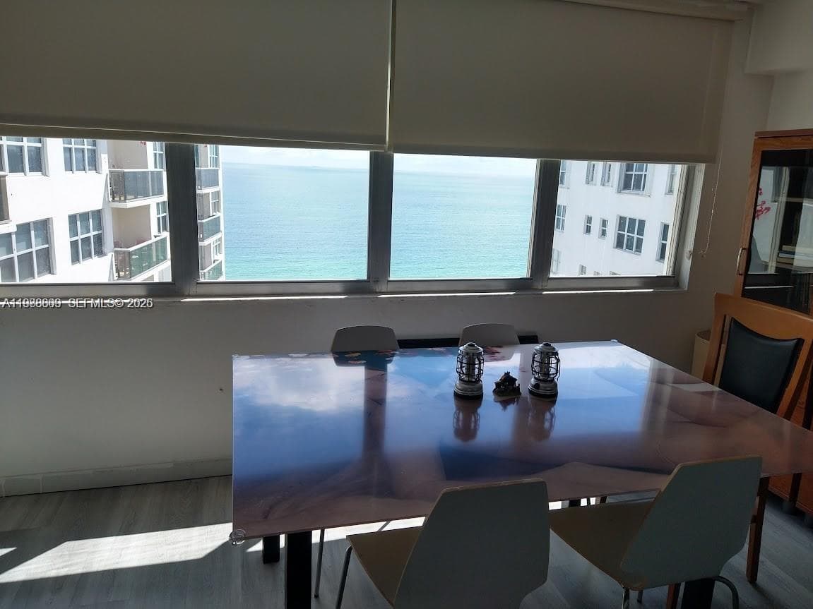 A11988609 — Miami Beach — 8