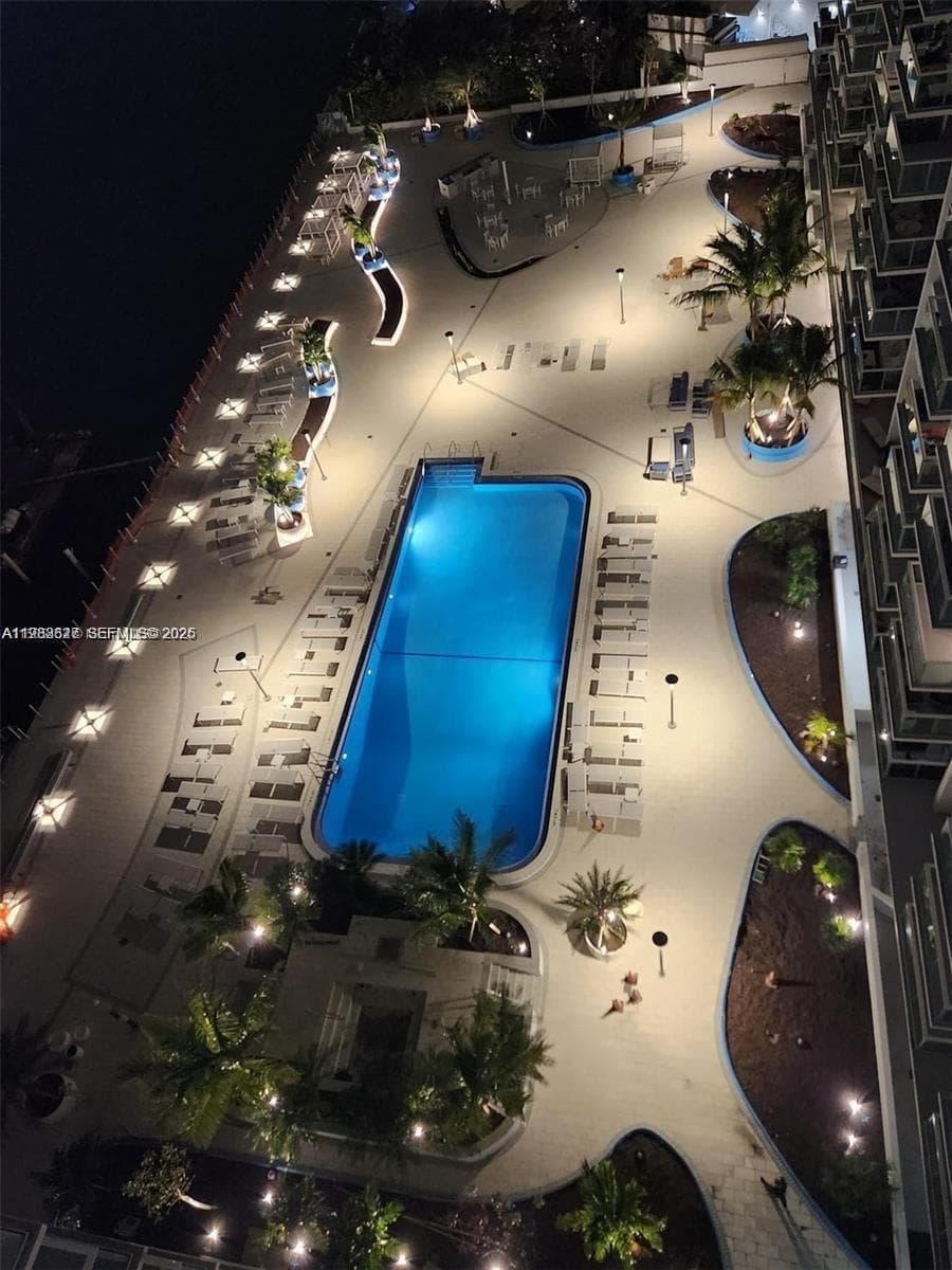 A11988627 — Miami Beach — 24