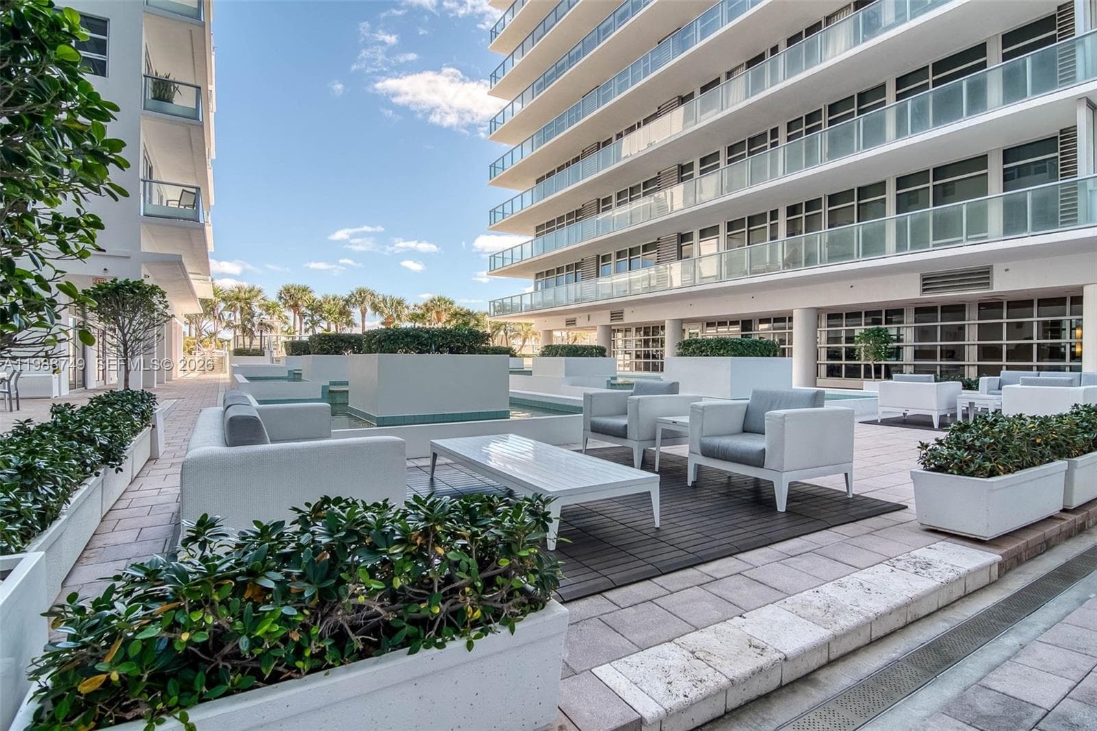 A11988749 — Miami Beach