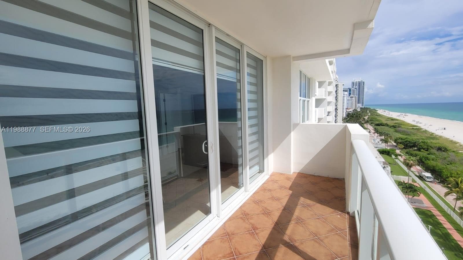 A11988877 — Miami Beach — 3