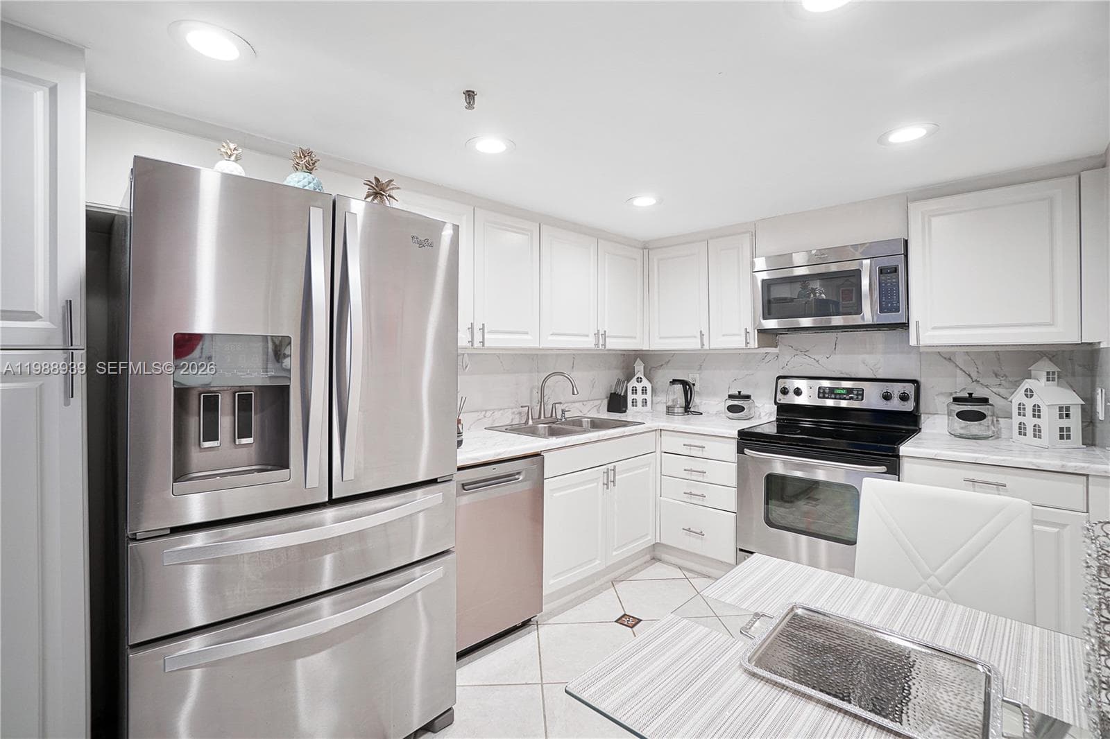 A11988939 — Miami Beach — 22