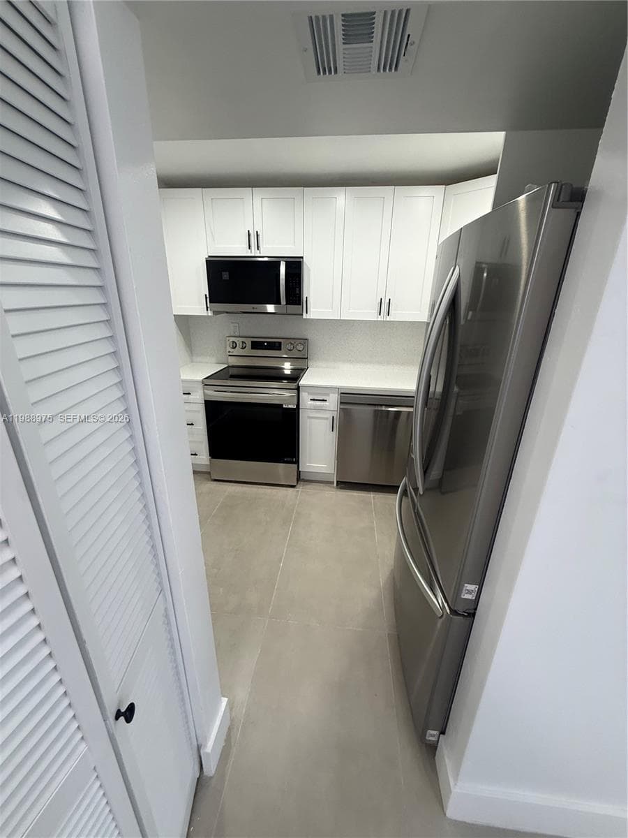 A11988975 — Miami Beach — 3