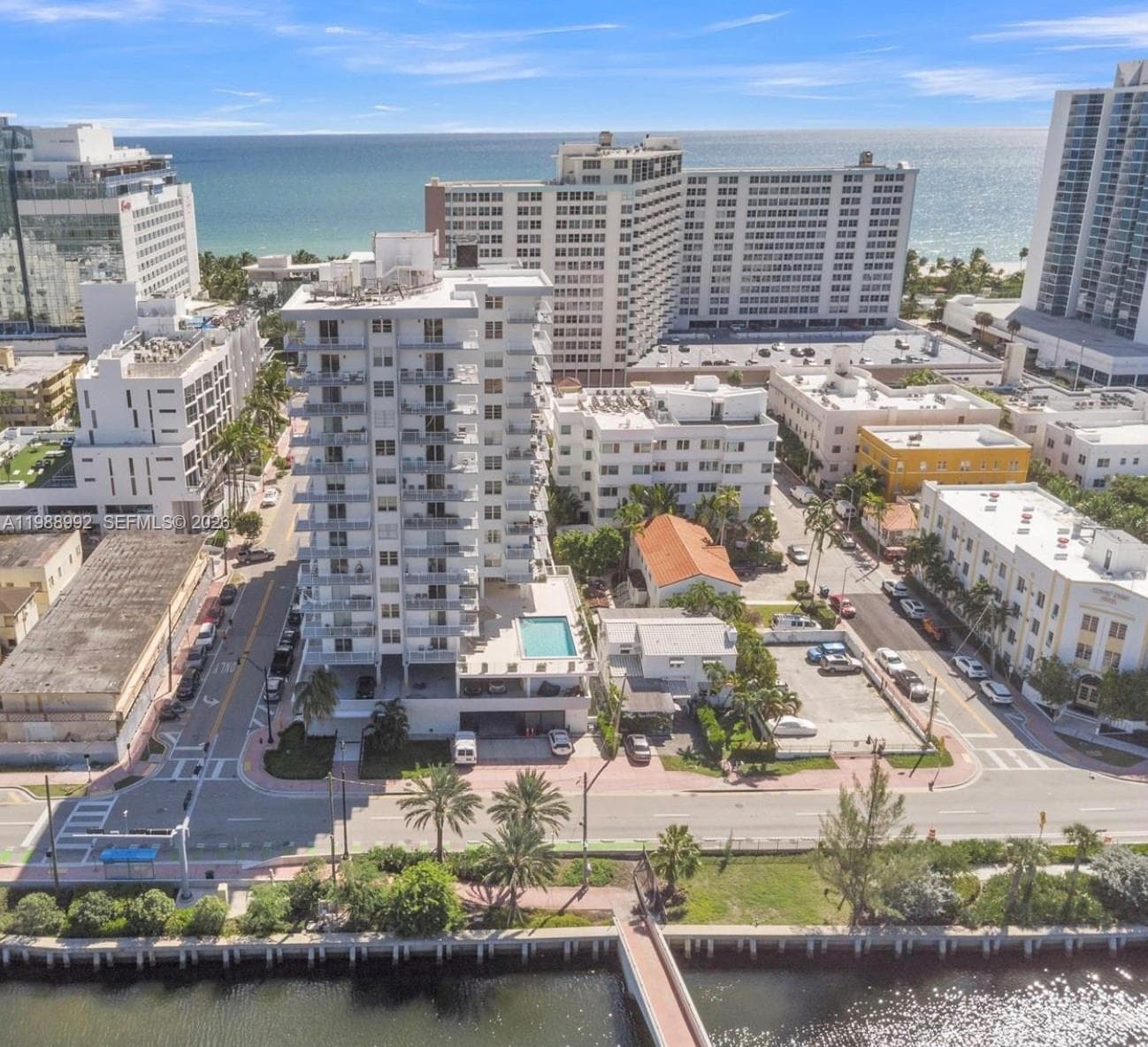 A11988992 — Miami Beach — 32