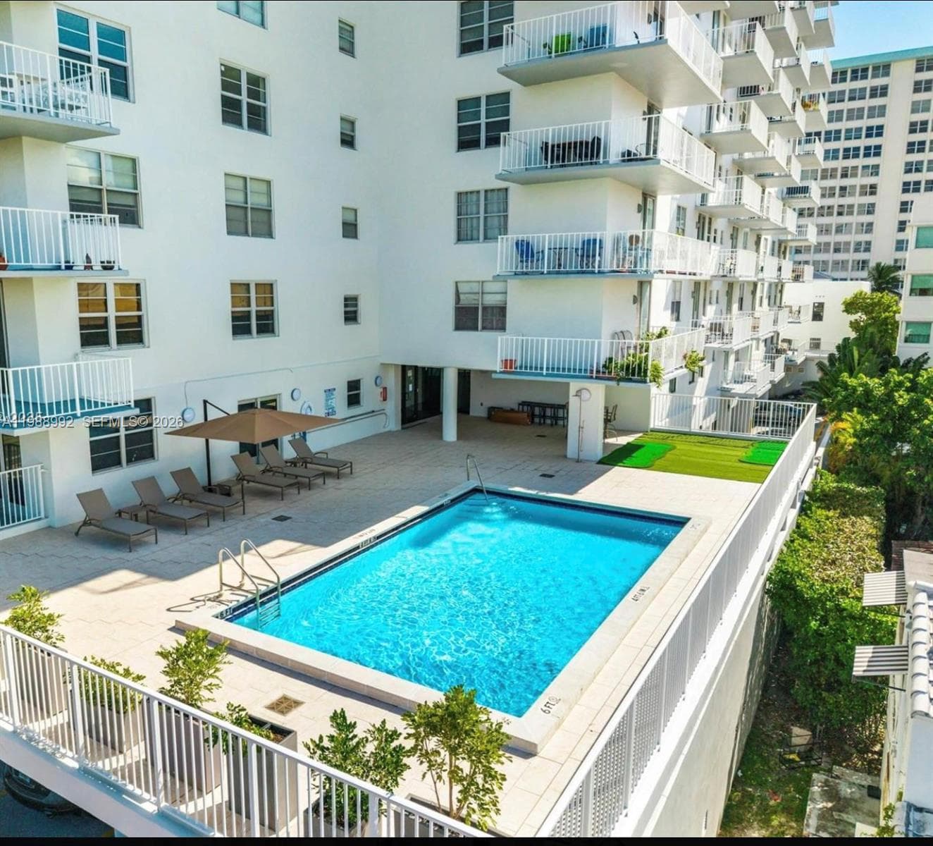 A11988992 — Miami Beach — 31
