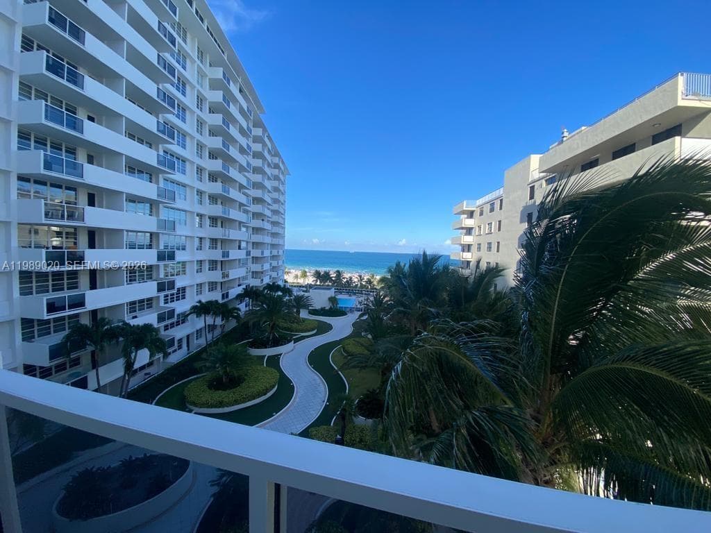 A11989020 — Miami Beach