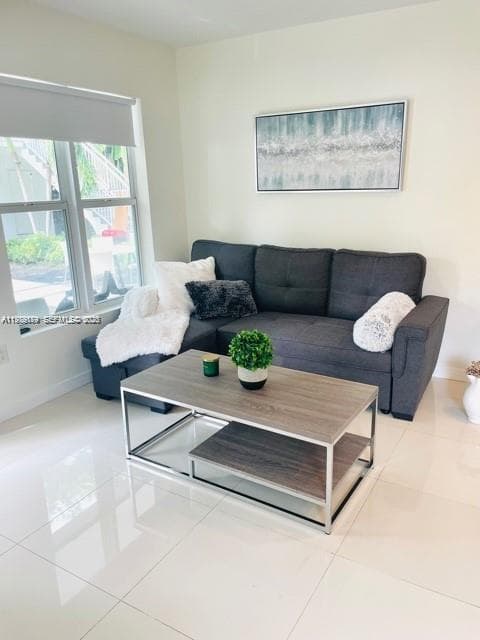A11989179 — Miami Beach — 3