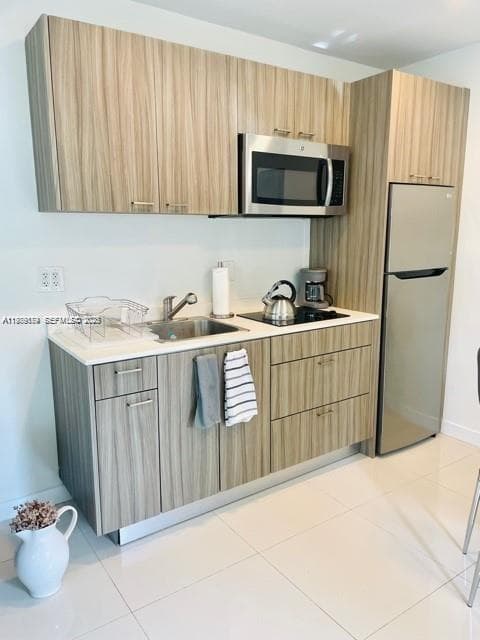 A11989179 — Miami Beach — 9
