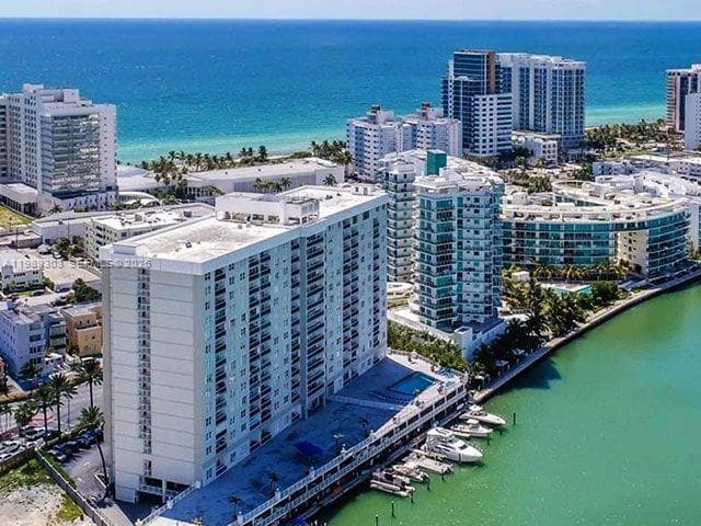 A11989303 — Miami Beach — 2