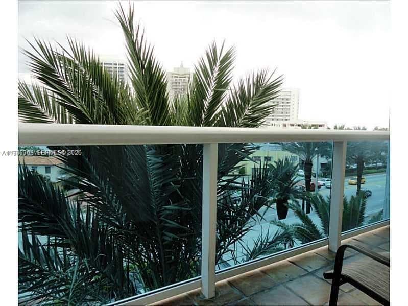 A11989303 — Miami Beach — 13