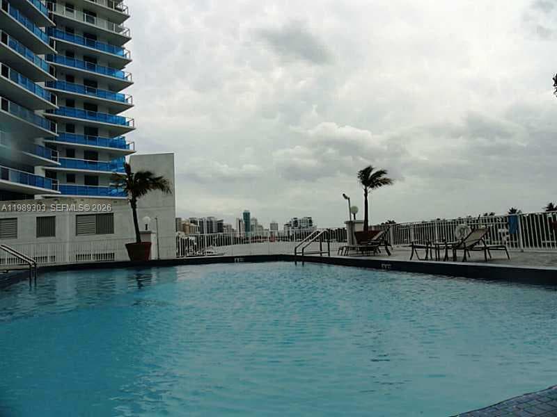 A11989303 — Miami Beach — 16