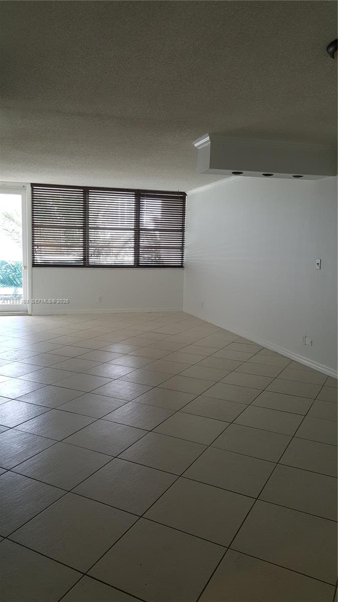 A11989303 — Miami Beach — 12