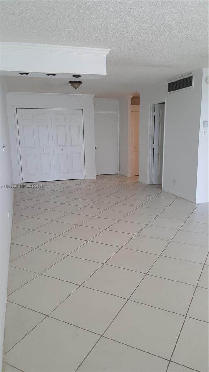 A11989303 — Miami Beach — 7