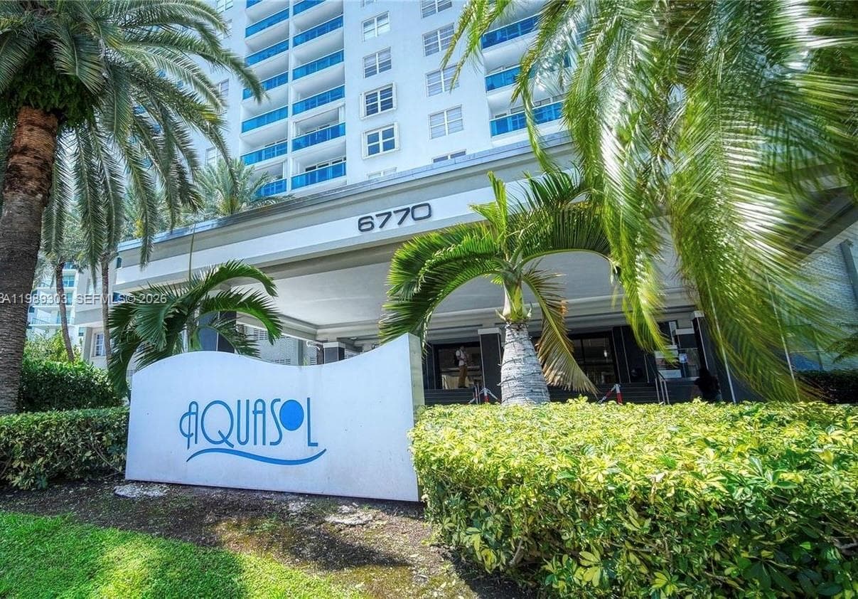 A11989303 — Miami Beach