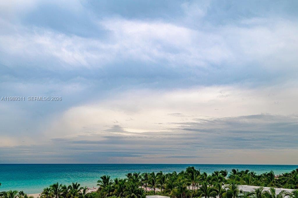 A11989311 — Miami Beach — 23