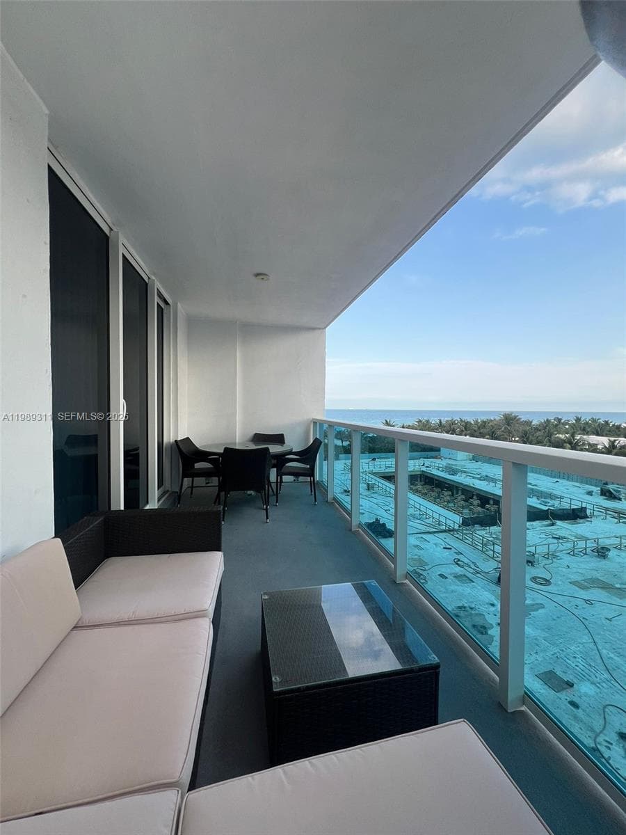 A11989311 — Miami Beach — 27