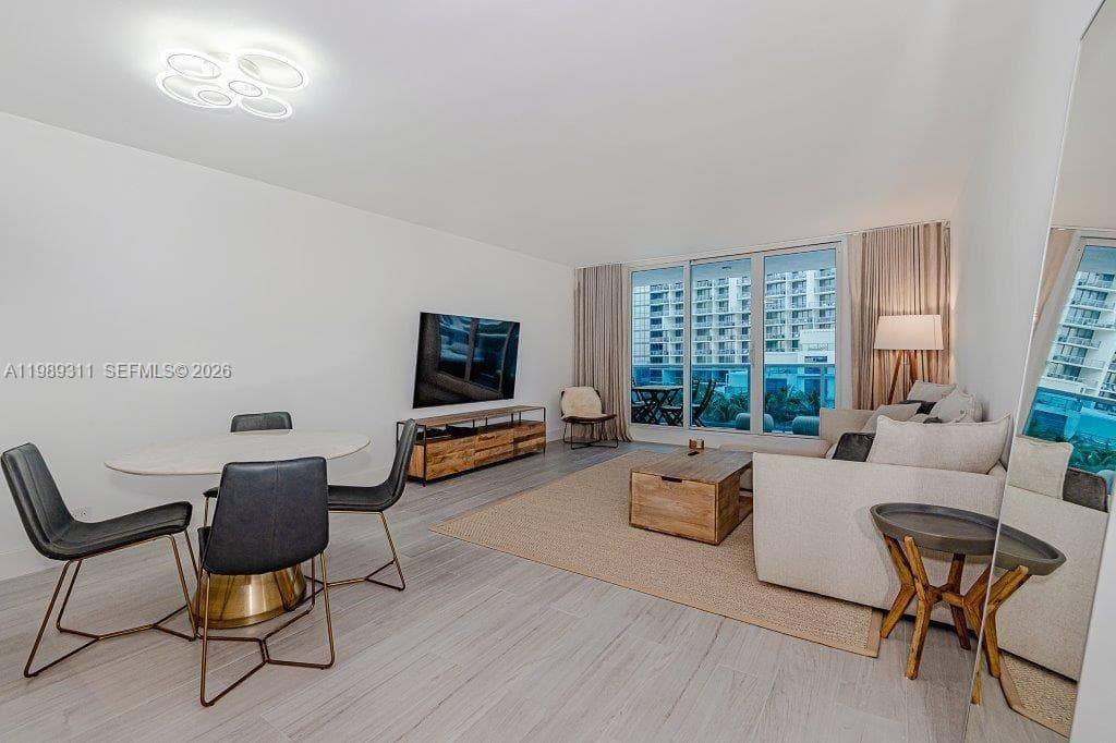A11989311 — Miami Beach — 2