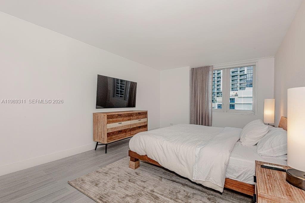 A11989311 — Miami Beach — 13