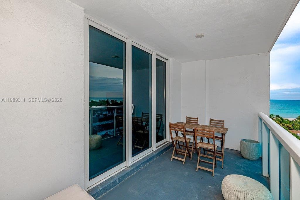 A11989311 — Miami Beach — 22