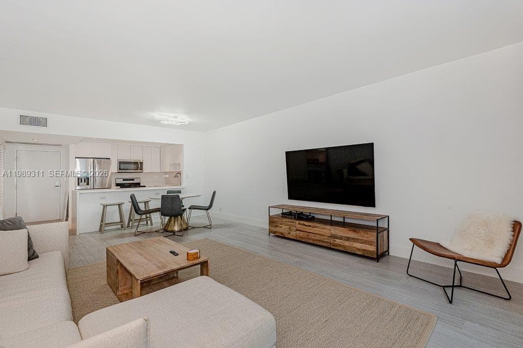 A11989311 — Miami Beach — 5
