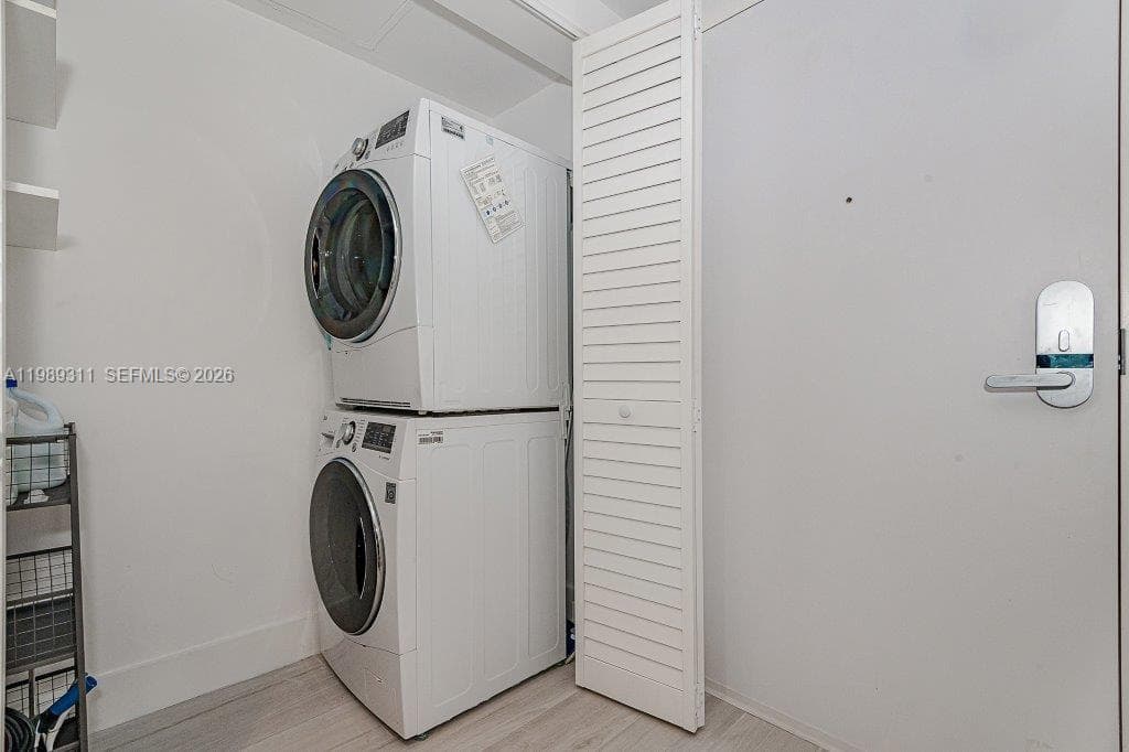 A11989311 — Miami Beach — 20