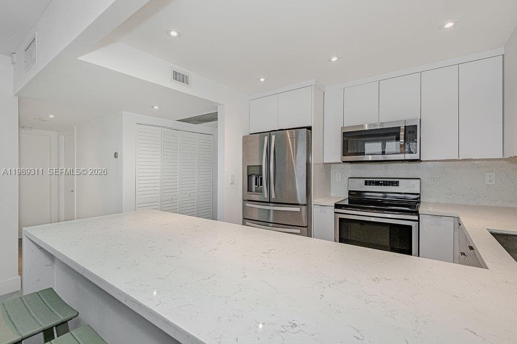 A11989311 — Miami Beach — 9