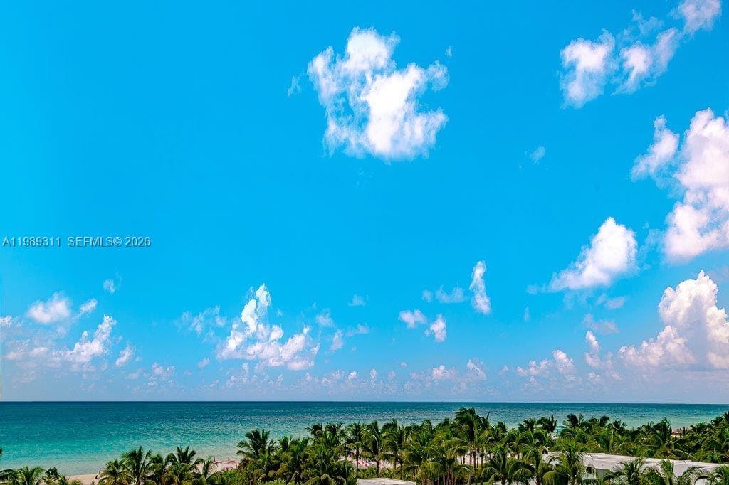 A11989311 — Miami Beach — 24