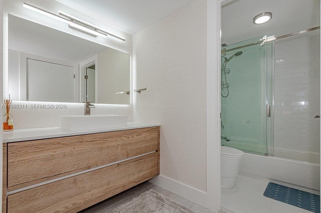 A11989311 — Miami Beach — 18