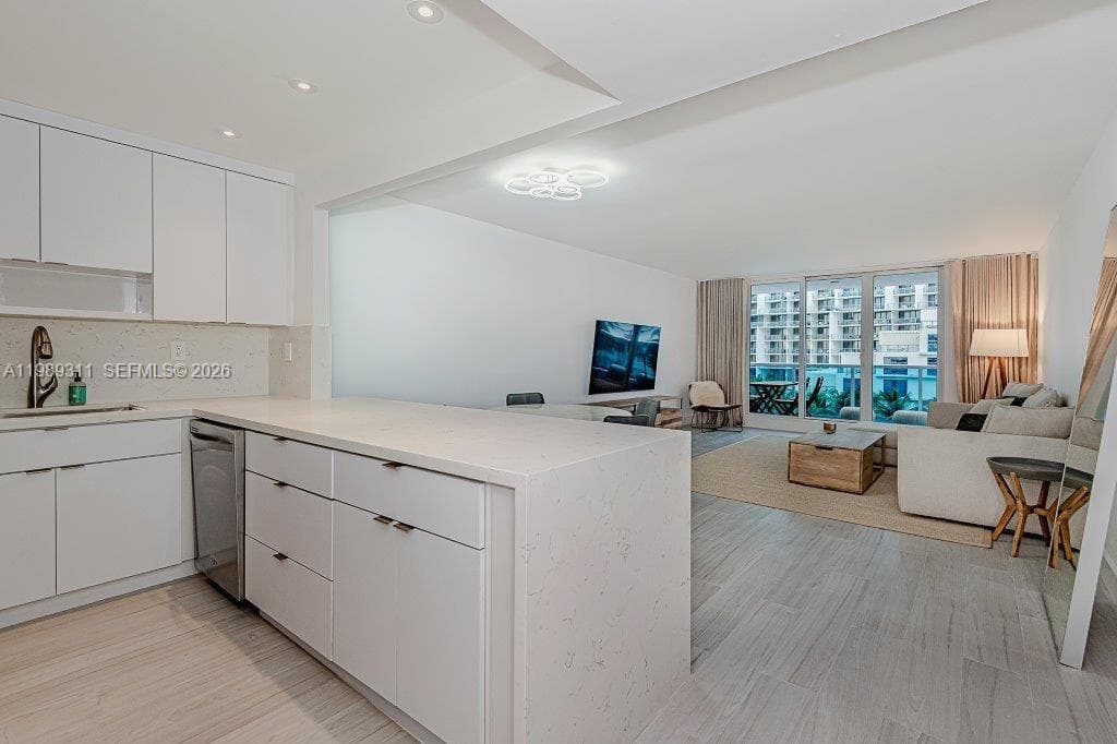 A11989311 — Miami Beach — 11