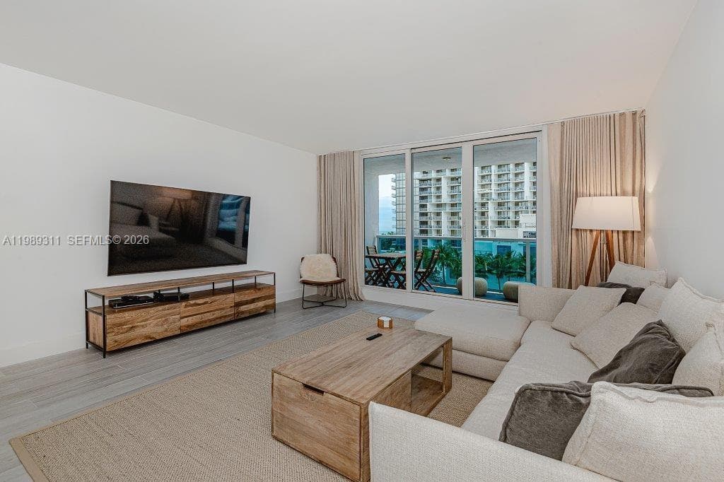 A11989311 — Miami Beach — 4
